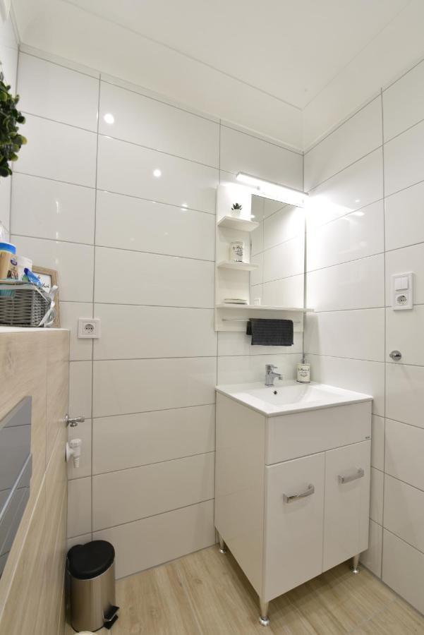 Kiralykut 1 Apartman - Ingyen Parkolas, Bicajok, Ac เซแกชแฟเฮร์วาร์ ภายนอก รูปภาพ